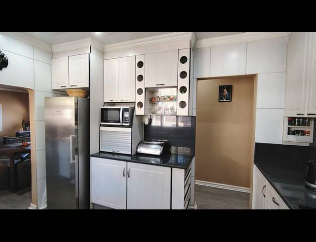 3 BEDROOM HOUSE FOR SALE IN ESCOMBE